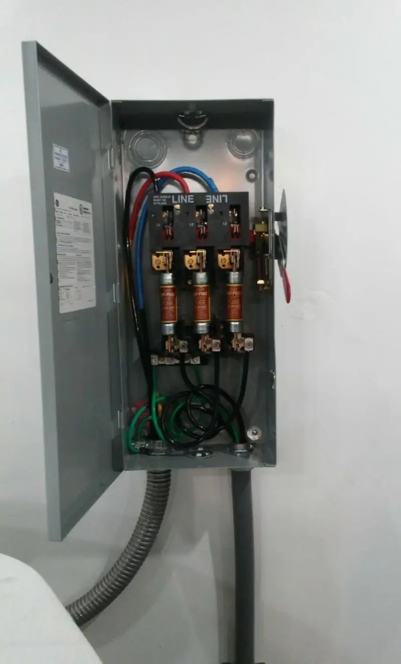 Three-phase disconnect switch installed for Smoke Detector Installation in Sherwood